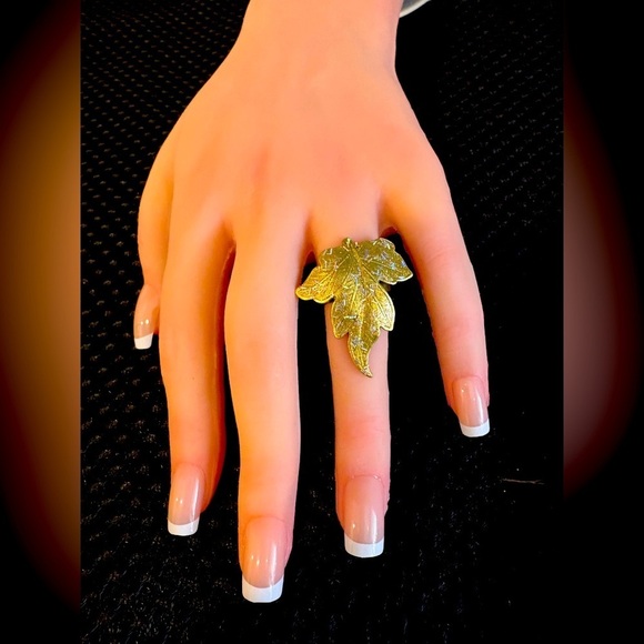 Vintage Bold Textured Maple Leaf
Cocktail Ring Unique Statement Piece Size 6 - Picture 3 of 9